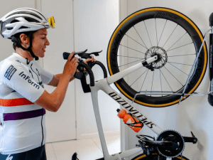 Support Vélo Mural Rotatif Steadyrack pour vélos